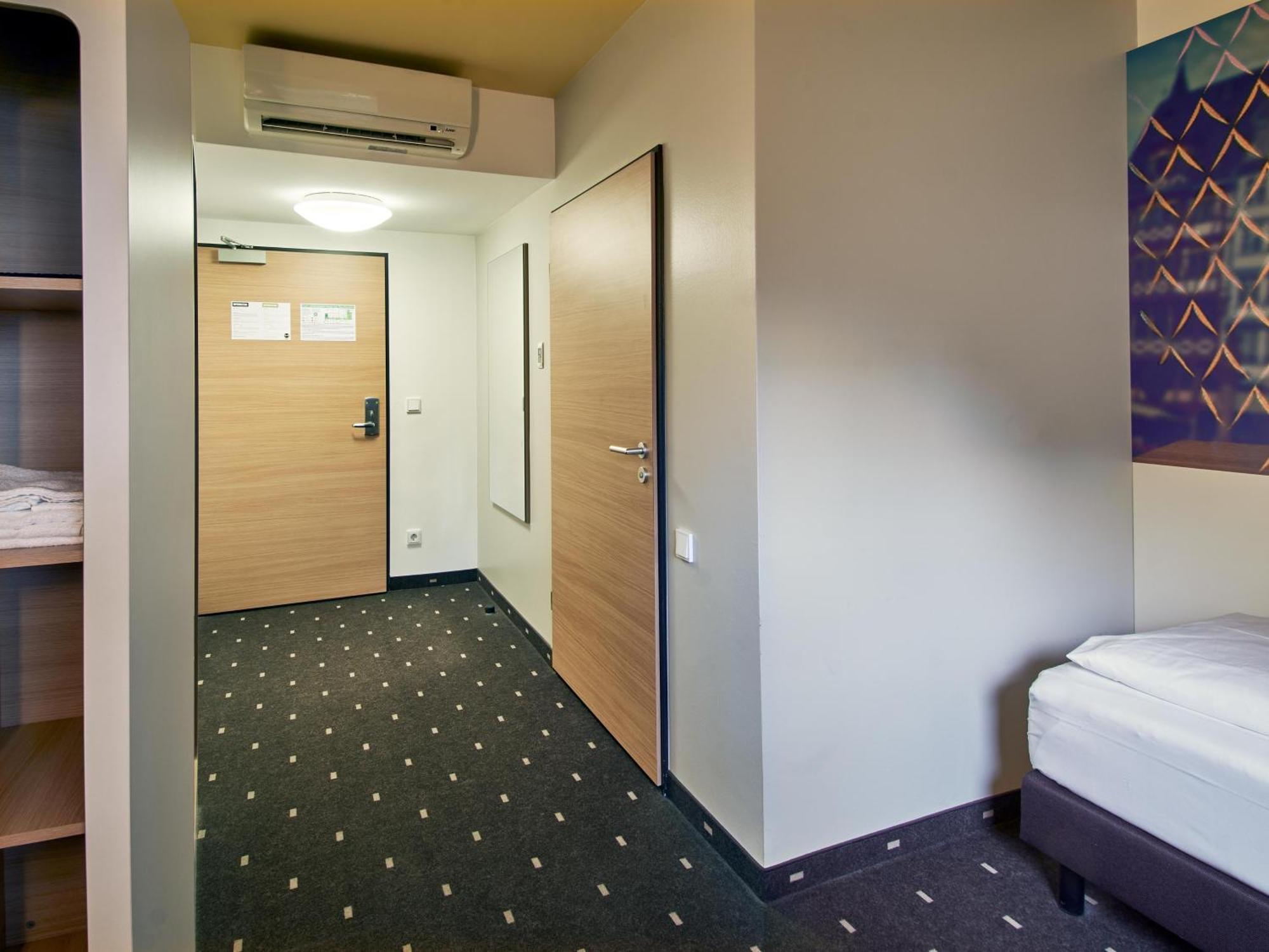 B&B Hotel Frankfurt-Nord Франкфурт на Майн Екстериор снимка
